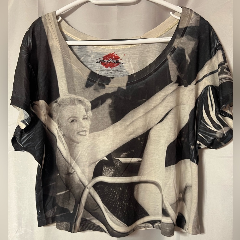 Black and White Marylin Monroe Graphic Women's Top. Size M. NWOT